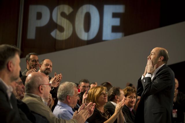 Ο Ρουμπαλκάμπα στα ηνία των Ισπανών Σοσιαλιστών μετά τον εκλογικό όλεθρο